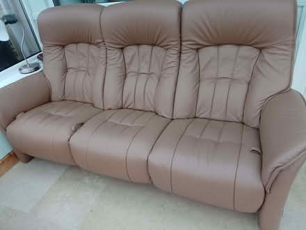 Photo of free Leather settee (Wirksworth DE4) #1