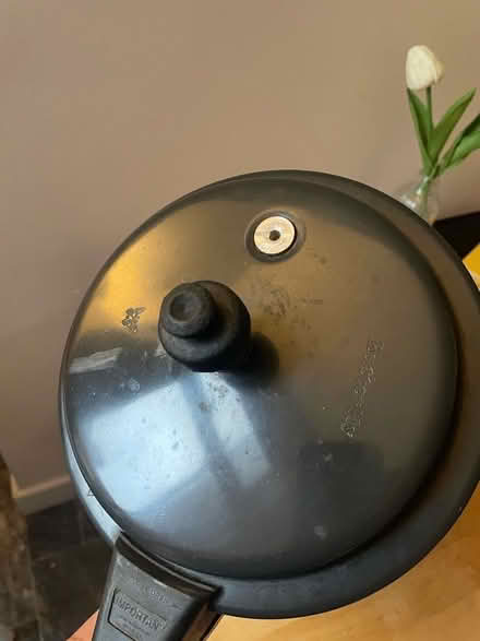 Photo of free Cookware -pressure cooker and a pan (Rowditch DE22) #3