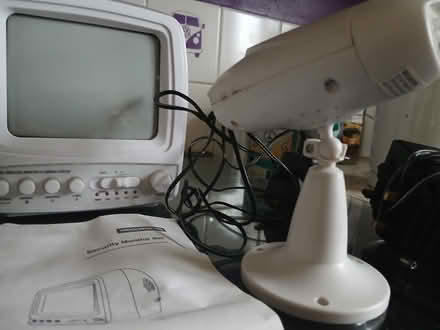 Photo of free Security monitor with two cameras (Draycott DE72) #2