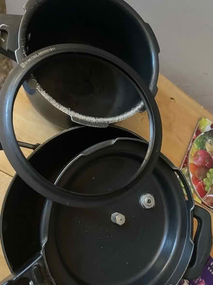 Photo of free Cookware -pressure cooker and a pan (Rowditch DE22) #2