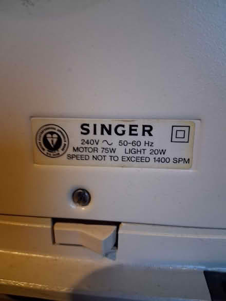 Photo of free Singer sewing machine, with table (Enfield EN2) #4