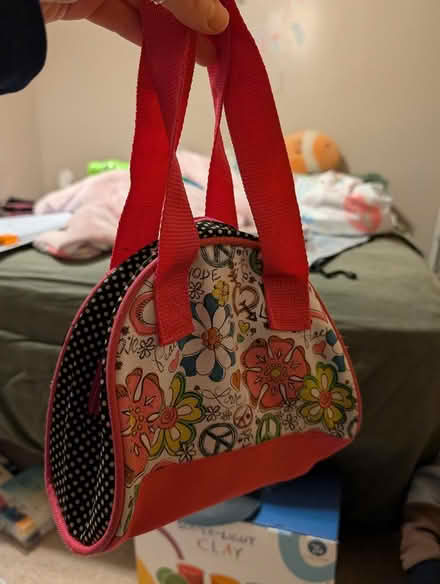 Photo of free Cute little kid flower purse (Main St - Pleasant Ln Lombard) #2