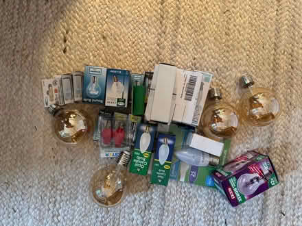 Photo of free Bundle of light bulbs (Southfields SW19) #1