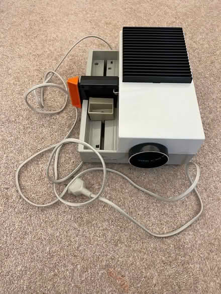Photo of free Vintage Slide Projector & slides (Belmont SM2) #2
