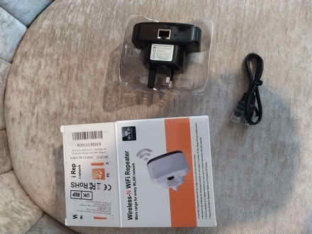 Photo of free Wireless WiFi repeater (Stanford in the Vale SN7) #1