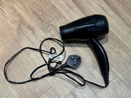 Photo of free Hairdryer (Stroud Green N4) #1