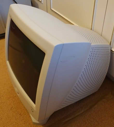 Photo of free Gateway EV700B Colour VGA computer monitor (Higher Woodhill BL8) #3