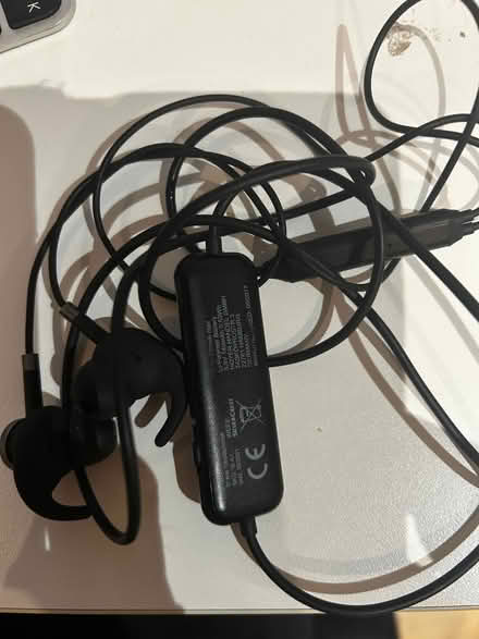 Photo of free In-Ear Headphones - Active noise control (Carshalton Beeches SM5) #2