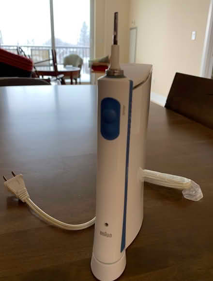 Photo of free Braun electric toothbrush (Vanier Parkway at Queensway) #1