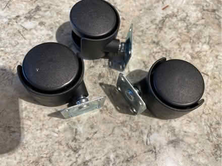Photo of free 3 Castors (Welling DA16) #2