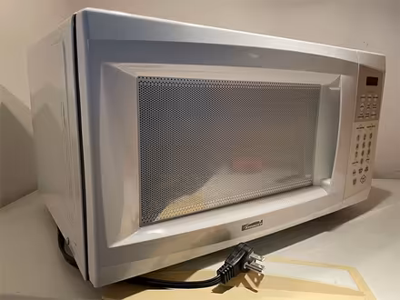 Photo of free Kenmore 1100-watt Microwave (Quartermaster Heights, Vashon) #2