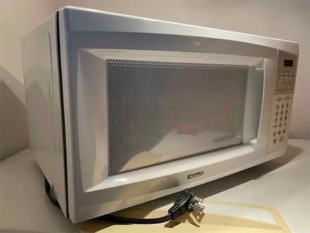 Photo of free Kenmore 1100-watt Microwave (Quartermaster Heights, Vashon) #2