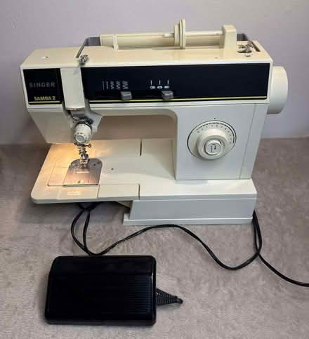 Photo of Singer sewing machine for My mum (Erith DA17) #2
