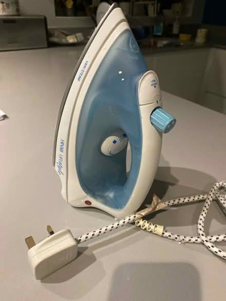 Photo of free Steam iron (Berkhamsted HP4) #1