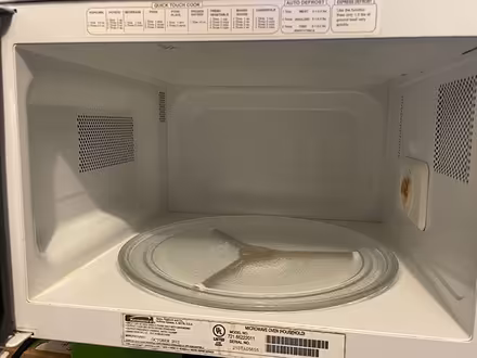 Photo of free Kenmore 1100-watt Microwave (Quartermaster Heights, Vashon) #3