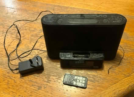 Photo of free iPod Dock/ radio (Chesterton) #1