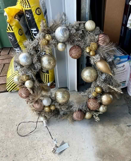 Photo of free Xmas wreath that Lights up (Lawrence and Pruneridge) #1