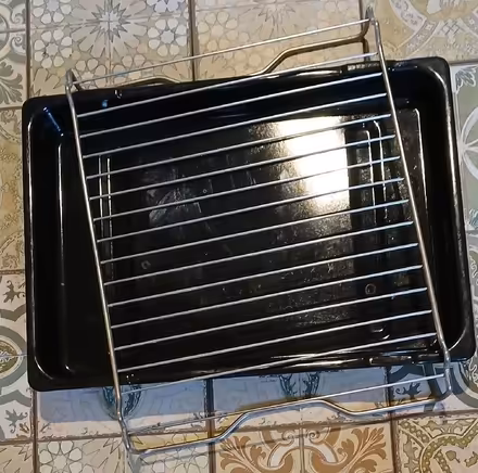 Photo of free Enamel grill pan and metal rack (not matching) (South Croydon CR2) #1