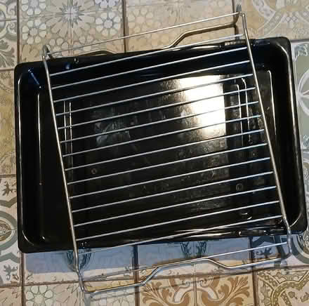Photo of free Enamel grill pan and metal rack (not matching) (South Croydon CR2) #1