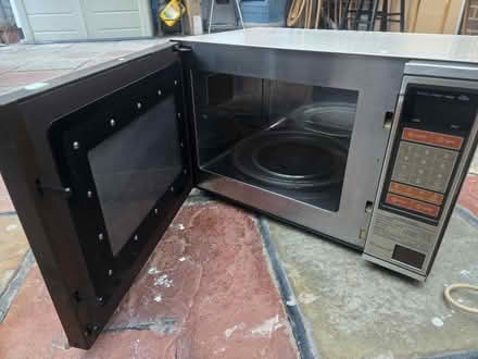 Photo of free Sharp R-7200 Microwave Oven (TW5) #2