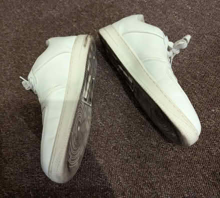 Photo of free White Trainers Size 9 (N4, Harringay Green Lanes) #2