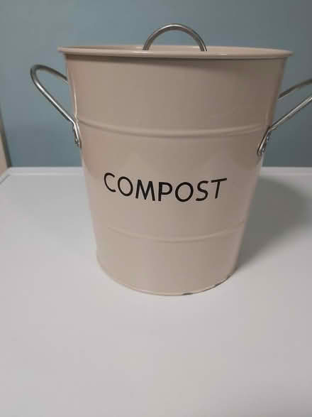 Photo of free Kitchen compost bin (Woolton L25) #1