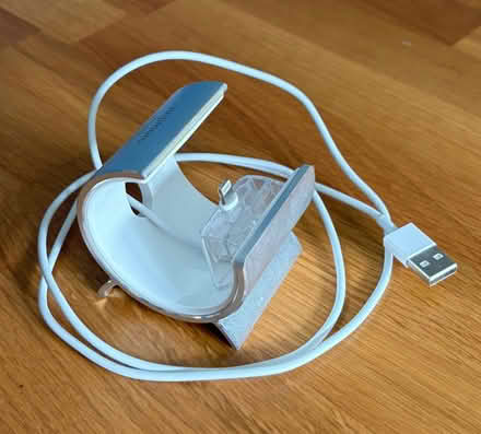 Photo of free iPhone charging stand for phones with lightning connectors (Priestwood RG42) #1