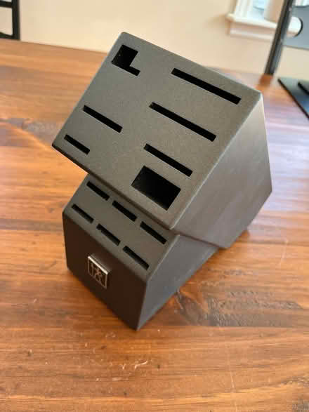 Photo of free Henckels Knife Block (Aylmer Lakeview Terrace) #1