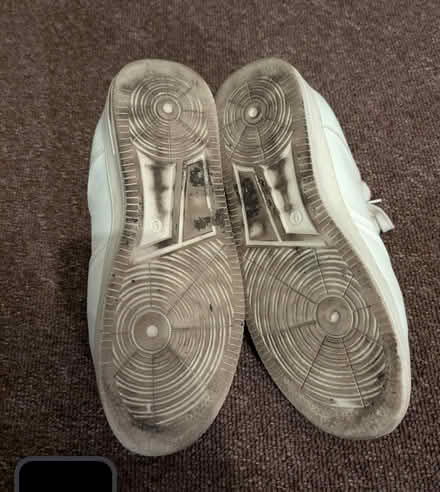 Photo of free White Trainers Size 9 (N4, Harringay Green Lanes) #4