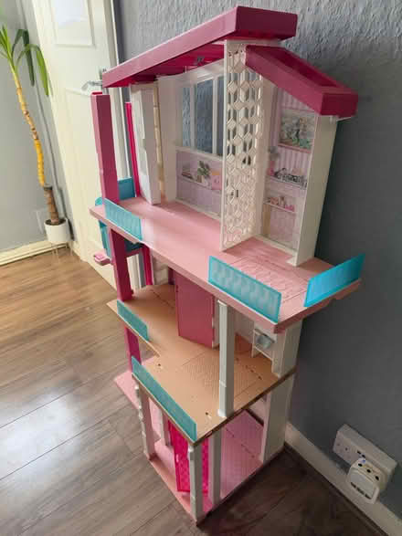 Photo of free Doll house (NW7) #1