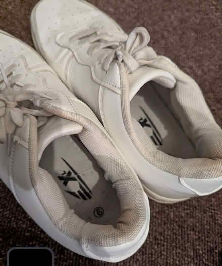 Photo of free White Trainers Size 9 (N4, Harringay Green Lanes) #3