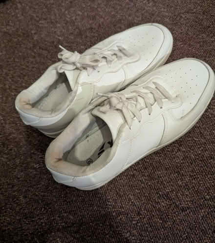 Photo of free White Trainers Size 9 (N4, Harringay Green Lanes) #1