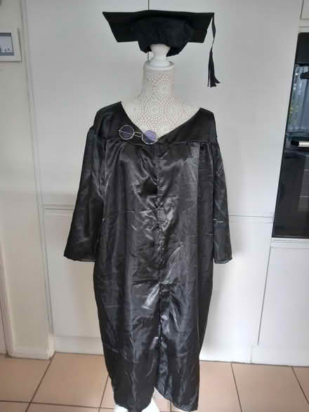 Photo of free Graduation gown and cap (Thanet CT10) #1