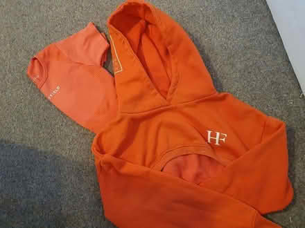 Photo of free Cropped hoodie and cropped top (UB5) #1
