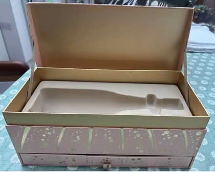 Photo of free Fortnum & Mason champagne & chocolate box (Millbank SW1P) #3