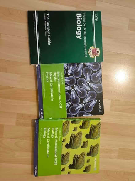 Photo of free Biology and physics GCSE text books (Cheam SM2) #1