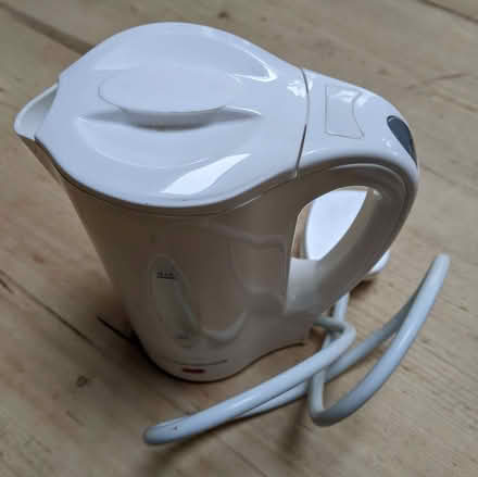 Photo of free Small Kettle (Pollards Hill CR4) #2