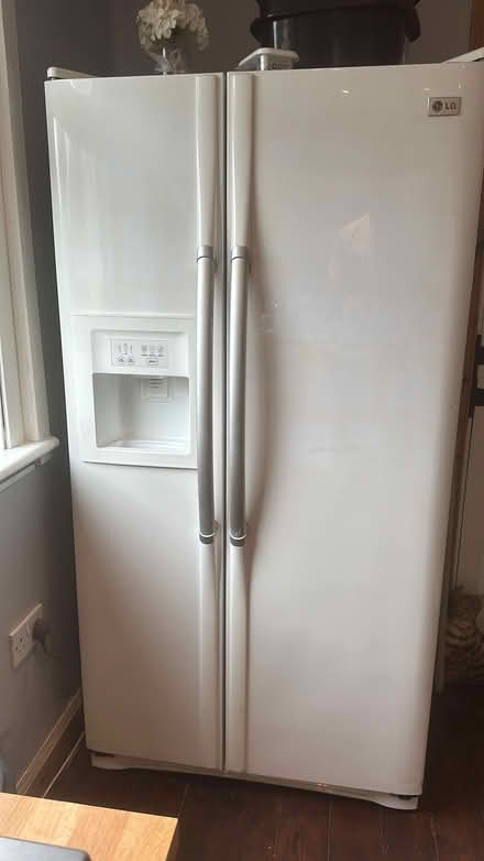 Photo of free LG American Style Fridge Freezer (Hallyards EH28) #1
