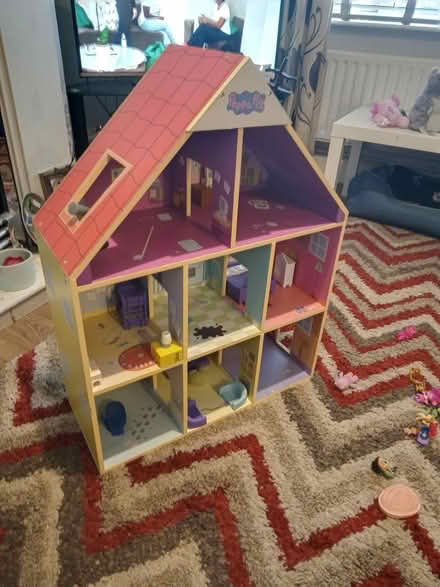 Photo of free Large wooden Peppa pig house (Dukinfield) #1