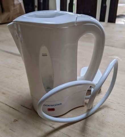 Photo of free Small Kettle (Pollards Hill CR4) #1