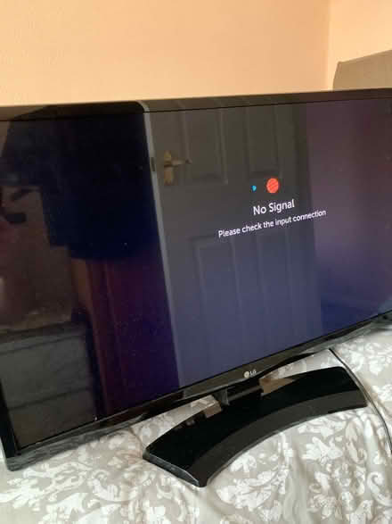 Photo of free LG monitor/TV (Horley RH6) #1
