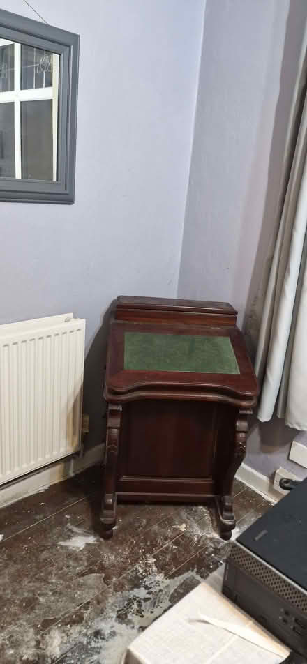 Photo of free Bureau (Penn WV4) #1