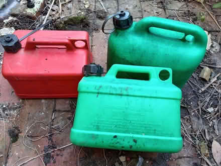 Photo of free 5 Litre fuel cans (Reading West RG1) #1