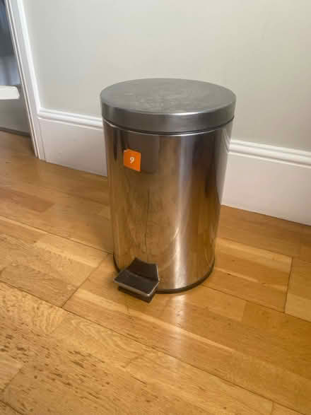 Photo of free Pedal bin (Sevenoaks station) #1