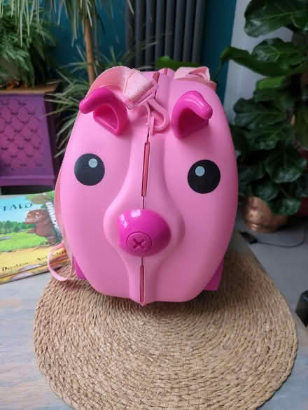 Photo of free Pig ride-on suitcase (RG18) #1