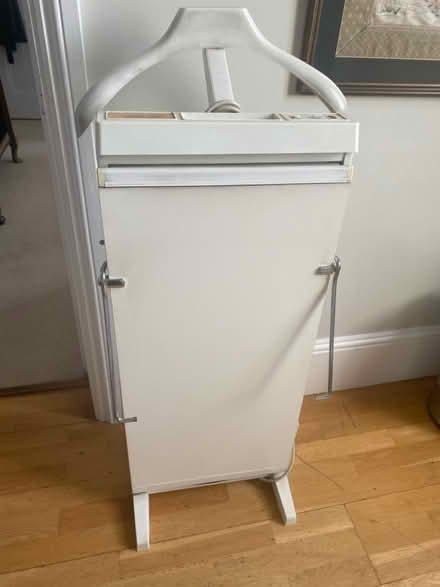 Photo of free Trouser press (Sevenoaks station) #1