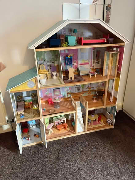 Photo of free Very large doll’s house (Freehold LA1) #1