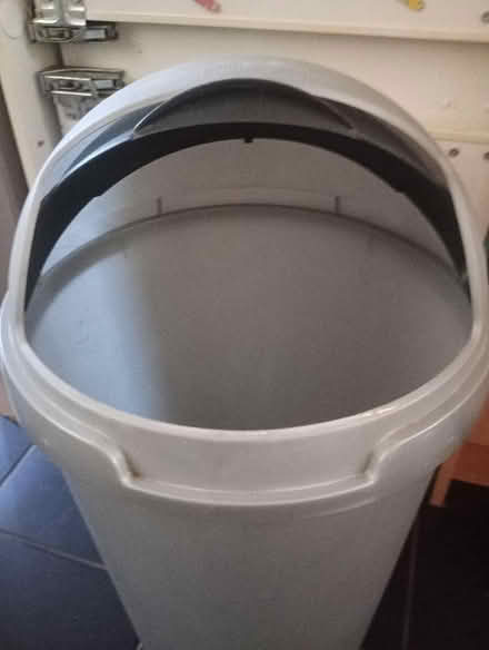 Photo of free Big bin (OX4 Greater leys) #2