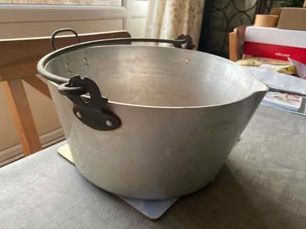 Photo of free Aluminium jam pan (Wellacre Technology College M41) #1