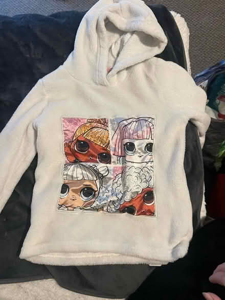 Photo of free lol white fleecey lounge wear/pj jumper size 9 years (Mount Pleasant ST4) #1